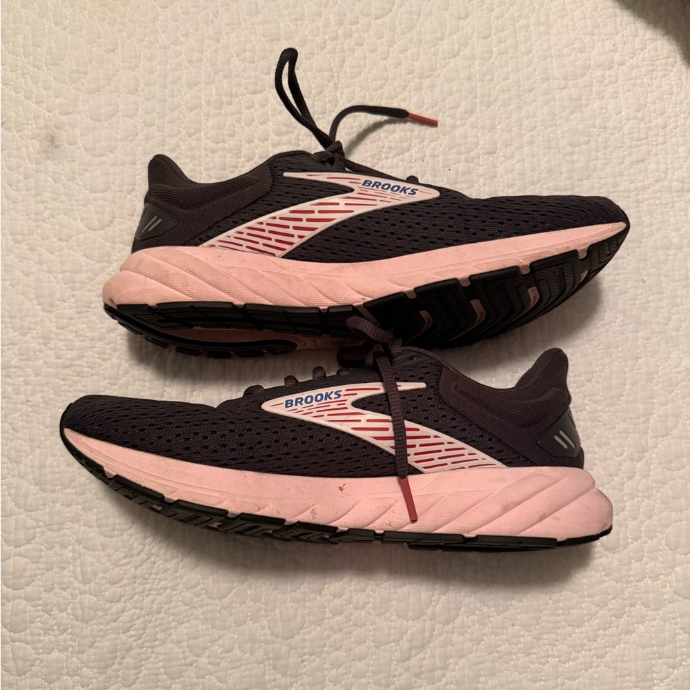 Brooks Women's Grey and Pink Athletic Shoes